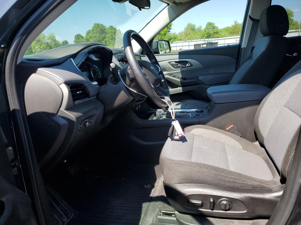 1GNEVGKW8KJ101700 2019 Chevrolet Traverse Lt