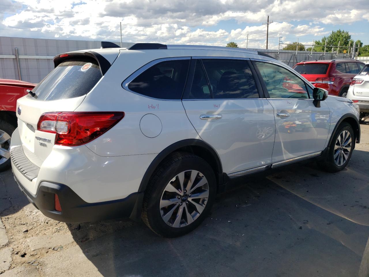 2019 Subaru Outback Touring vin: 4S4BSETC6K3243704