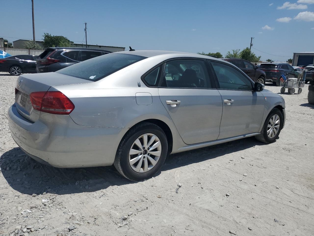 2013 Volkswagen Passat S vin: 1VWAH7A38DC028693