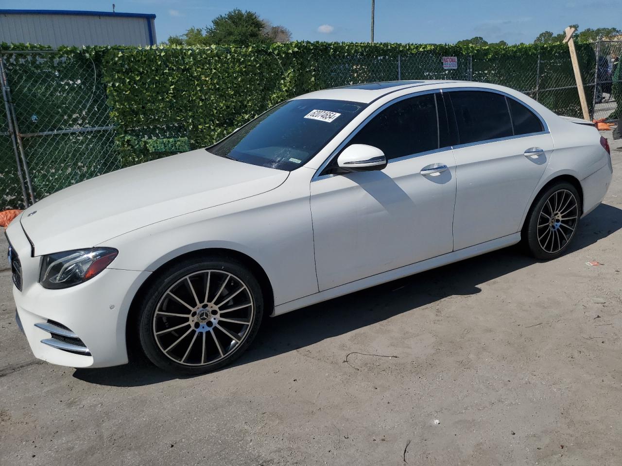 2018 Mercedes-Benz E 300 vin: WDDZF4JB7JA472579