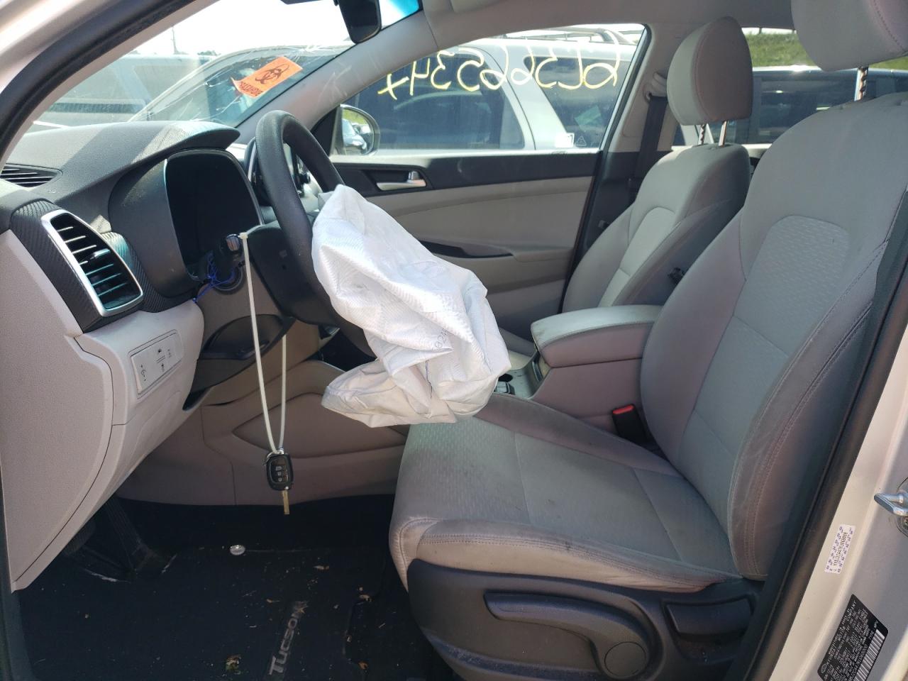 KM8J2CA47KU068000 2019 Hyundai Tucson Se