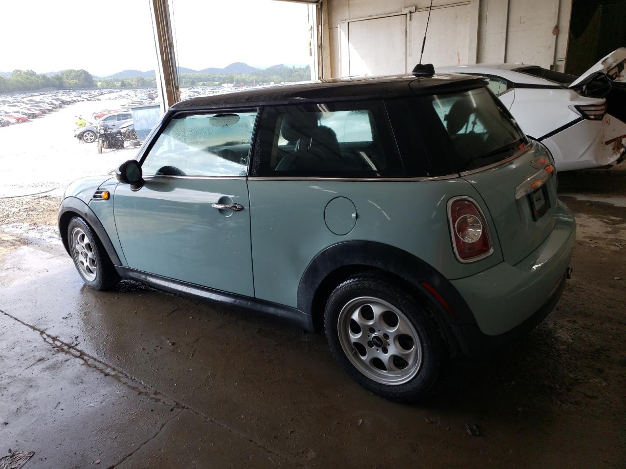 2012 Mini Cooper vin: WMWSU3C59CT257258