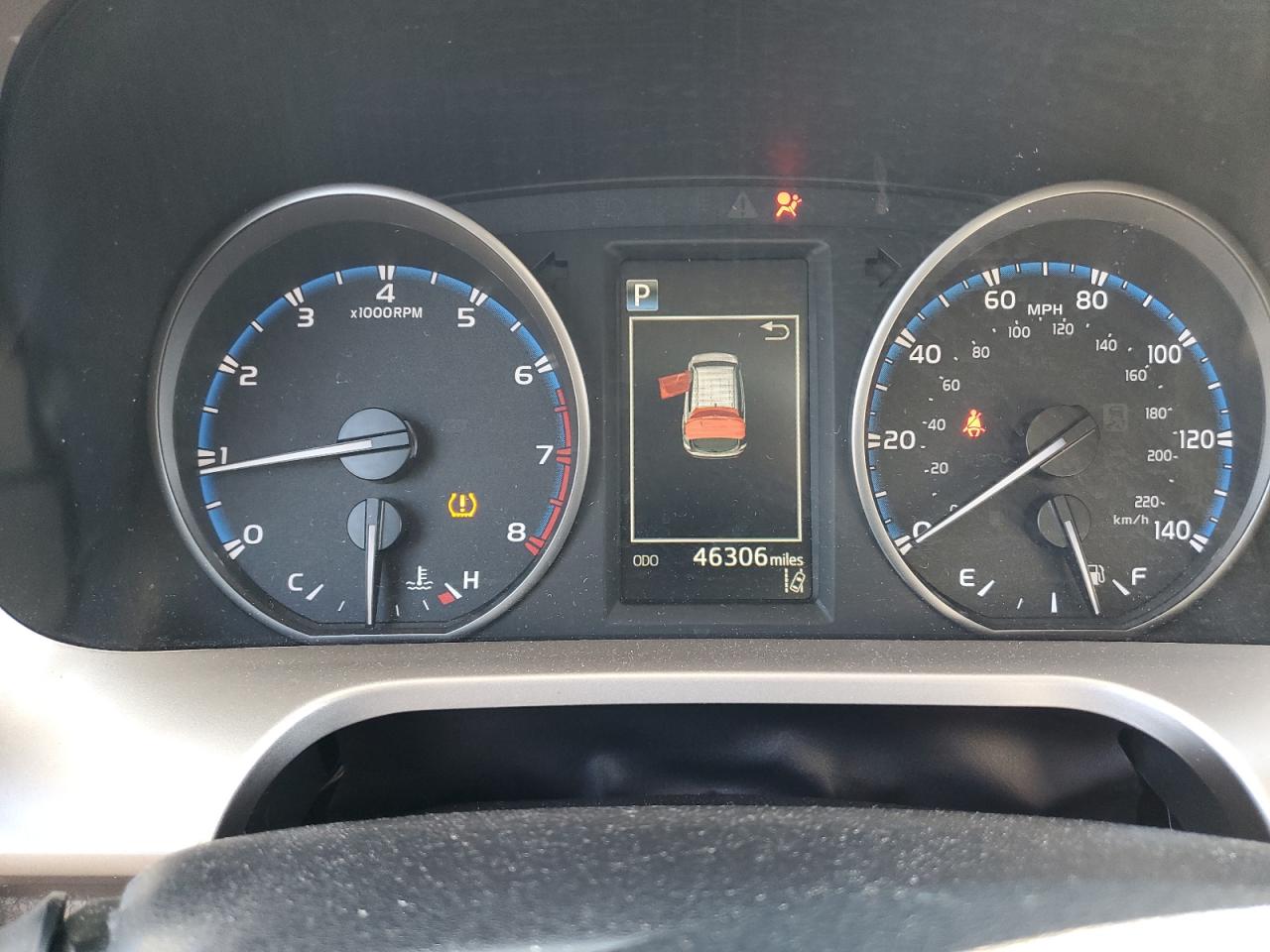 JTMRFREV2HJ135484 2017 Toyota Rav4 Xle