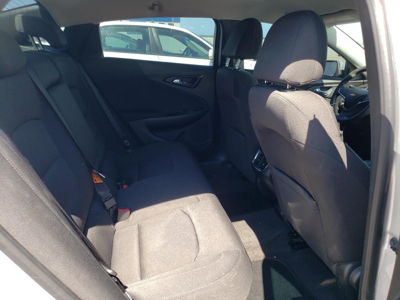 1G1ZD5ST4JF138082 2018 Chevrolet Malibu Lt