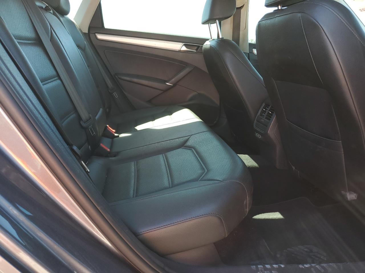 1VWLA7A33KC004960 2019 Volkswagen Passat Wolfsburg