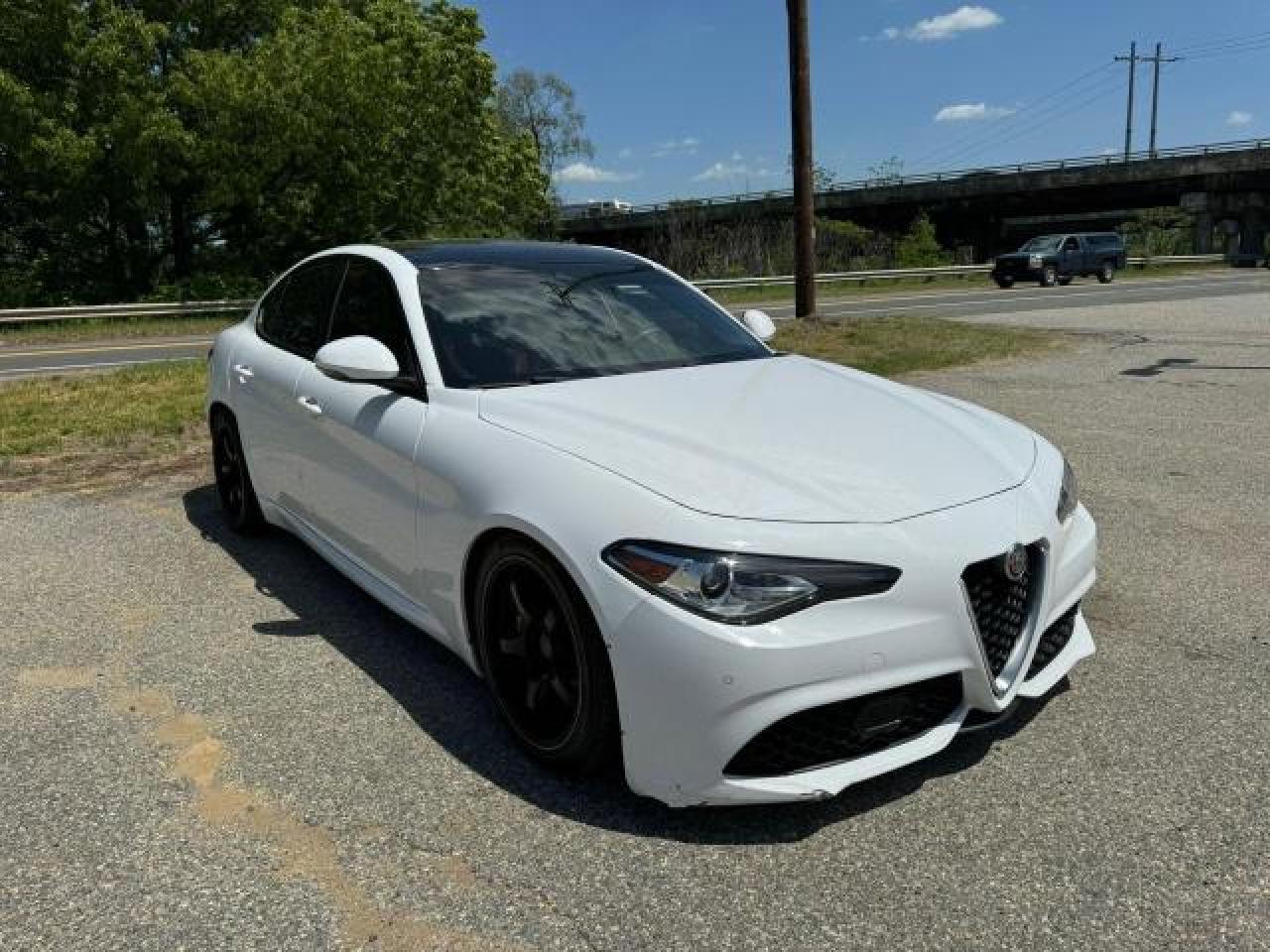 2018 Alfa Romeo Giulia Ti Q4 vin: ZARFAEEN0J7573441