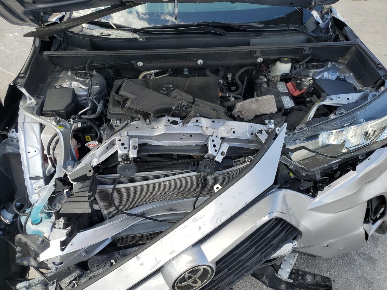 2T3C1RFV1MC170386 2021 Toyota Rav4 Xle Premium