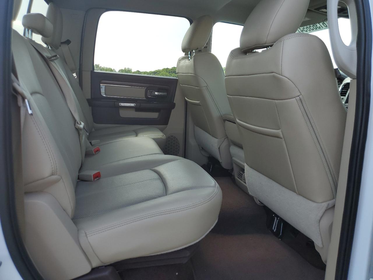 1C6RR7NM2JS338689 2018 Ram 1500 Laramie