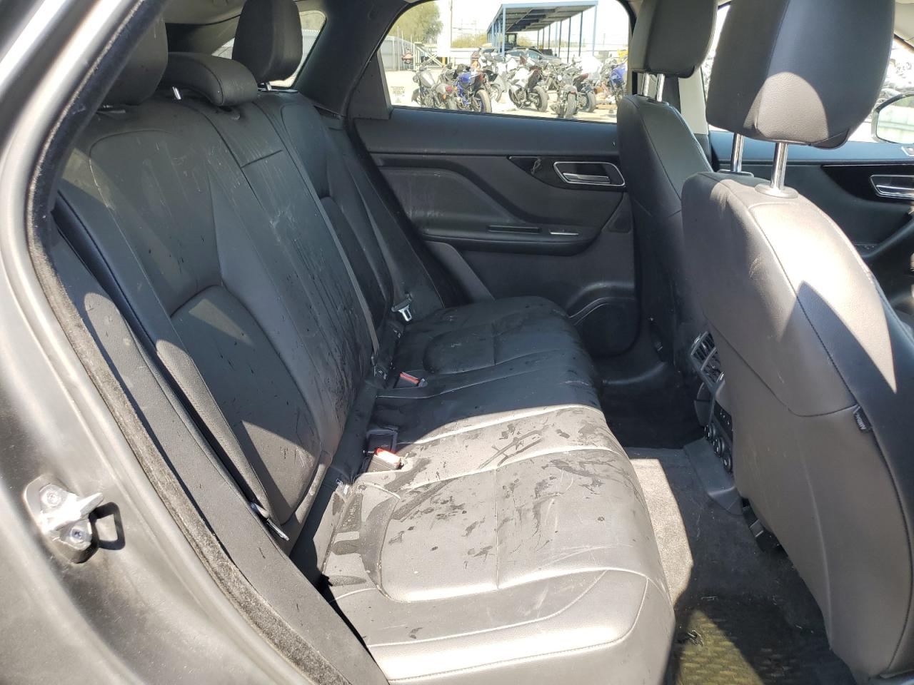 SADCJ2BV2HA896438 2017 Jaguar F-Pace Premium