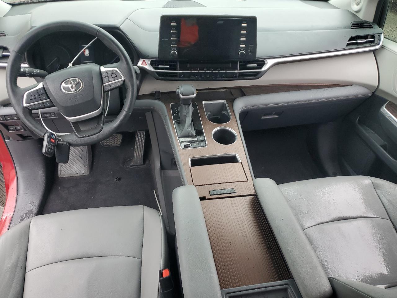 5TDJRKEC1NS112531 2022 Toyota Sienna Xle