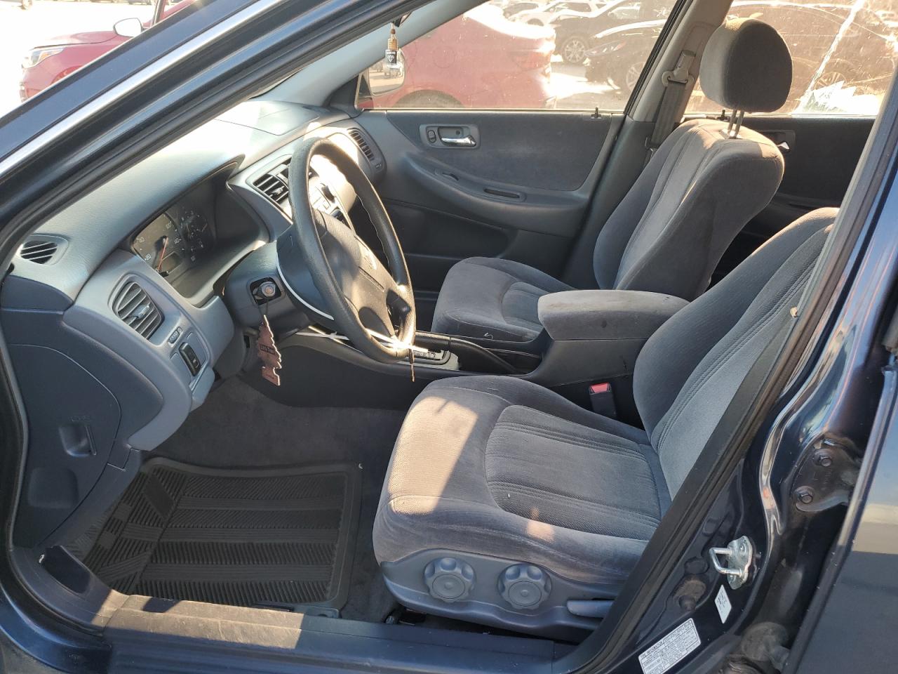 1HGCG5645YA045930 2000 Honda Accord Lx