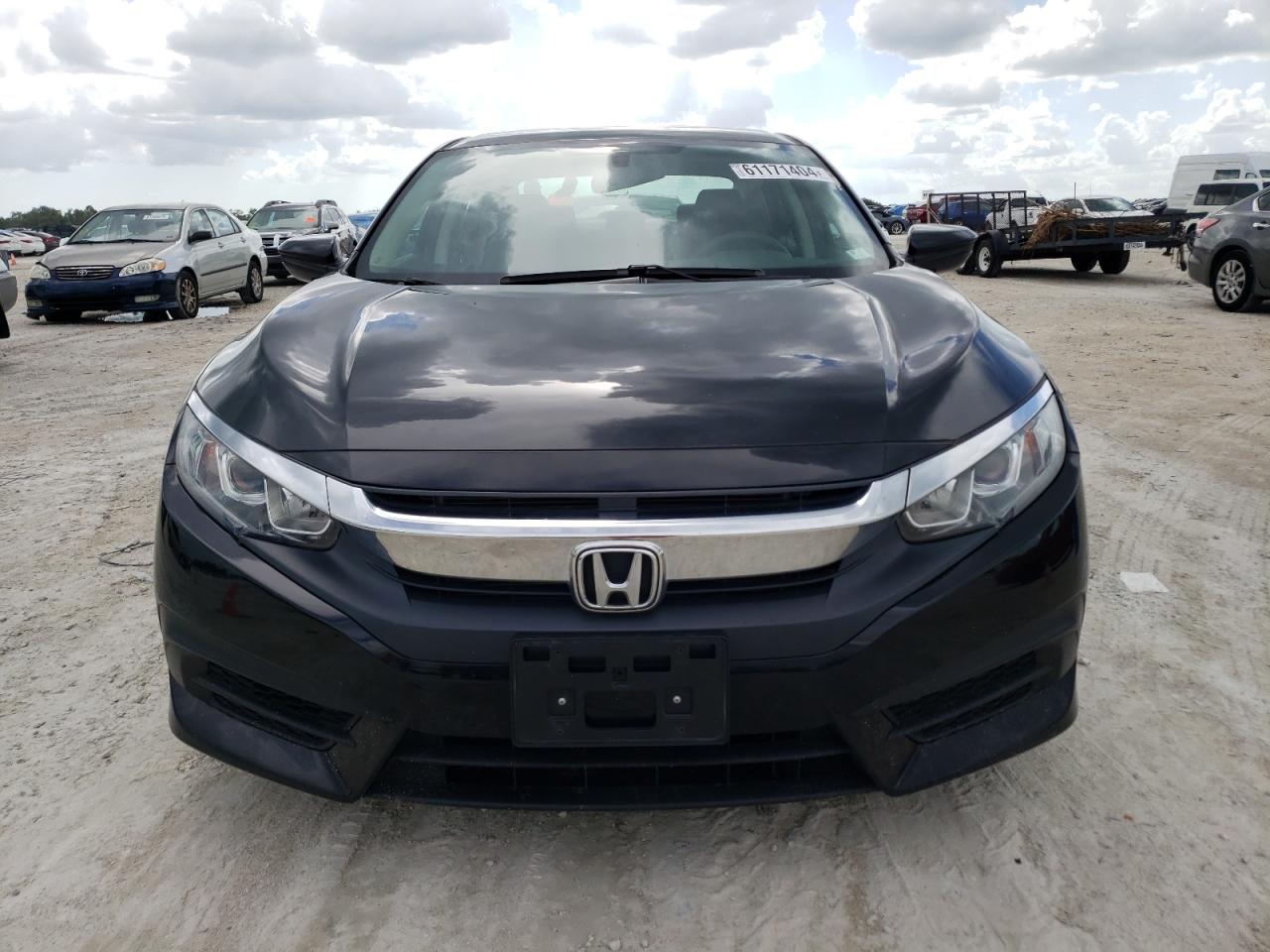 19XFC2F53JE026441 2018 Honda Civic Lx