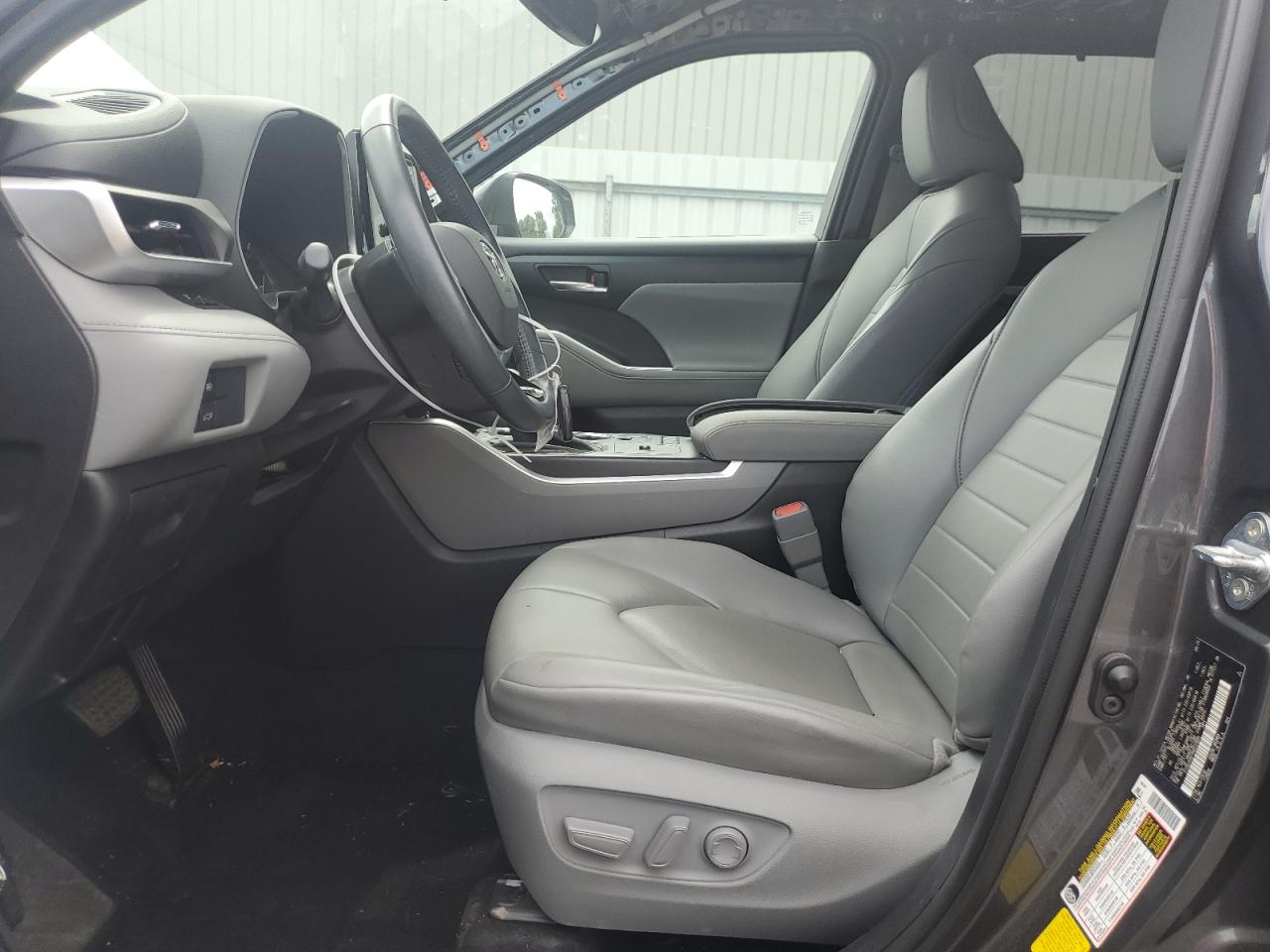 5TDGZRAH1MS033895 2021 Toyota Highlander Xle