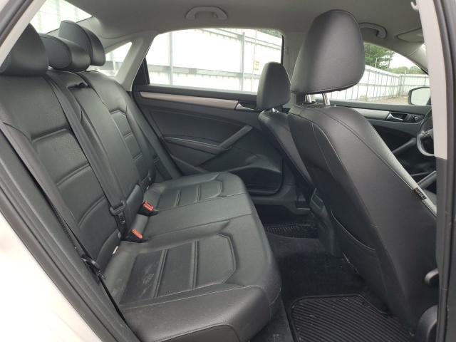 2015 VOLKSWAGEN PASSAT S - 1VWAT7A34FC020429