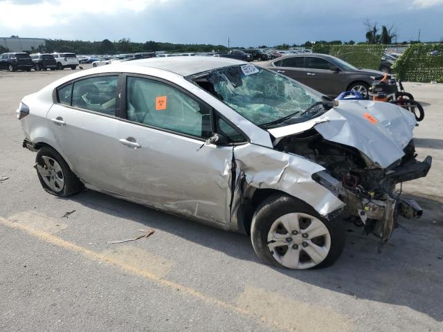 VIN 3KPFL4A71JE195572 2018 KIA Forte, LX no.4