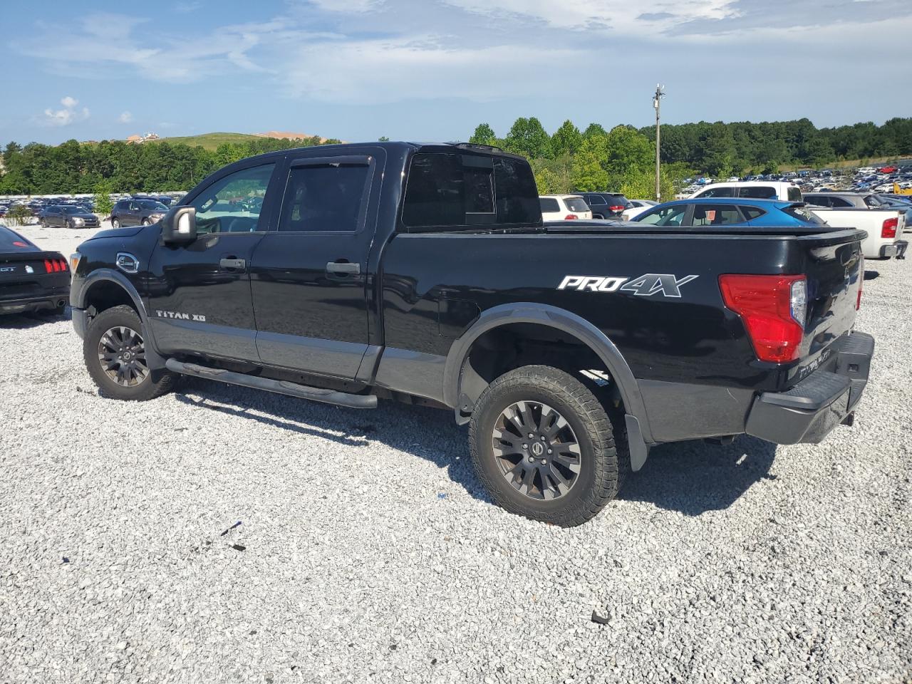 2017 Nissan Titan Xd Sl vin: 1N6BA1F41HN552737