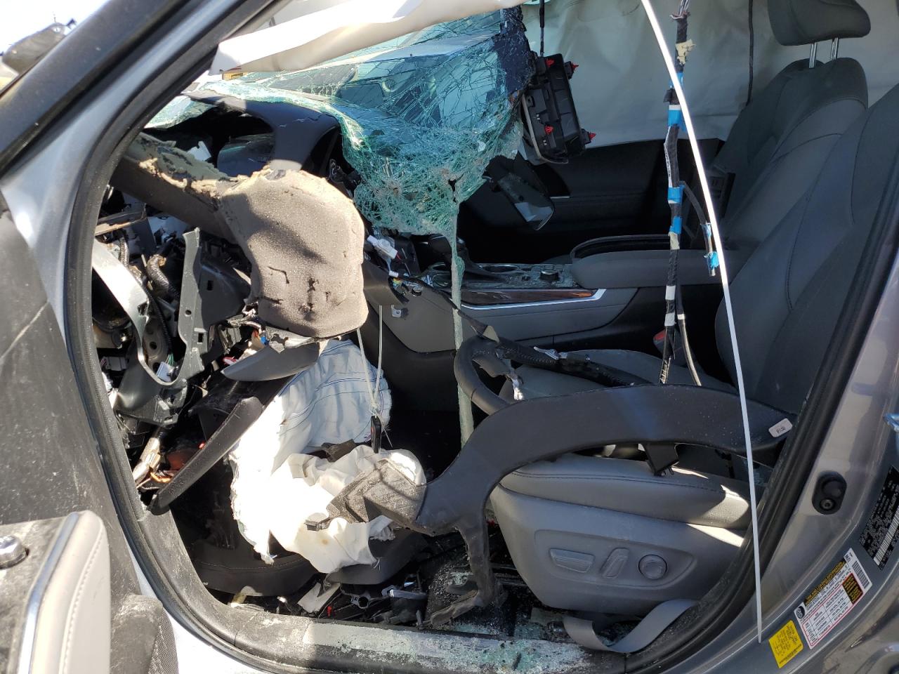 5TDDZRBH6NS212209 2022 Toyota Highlander Limited