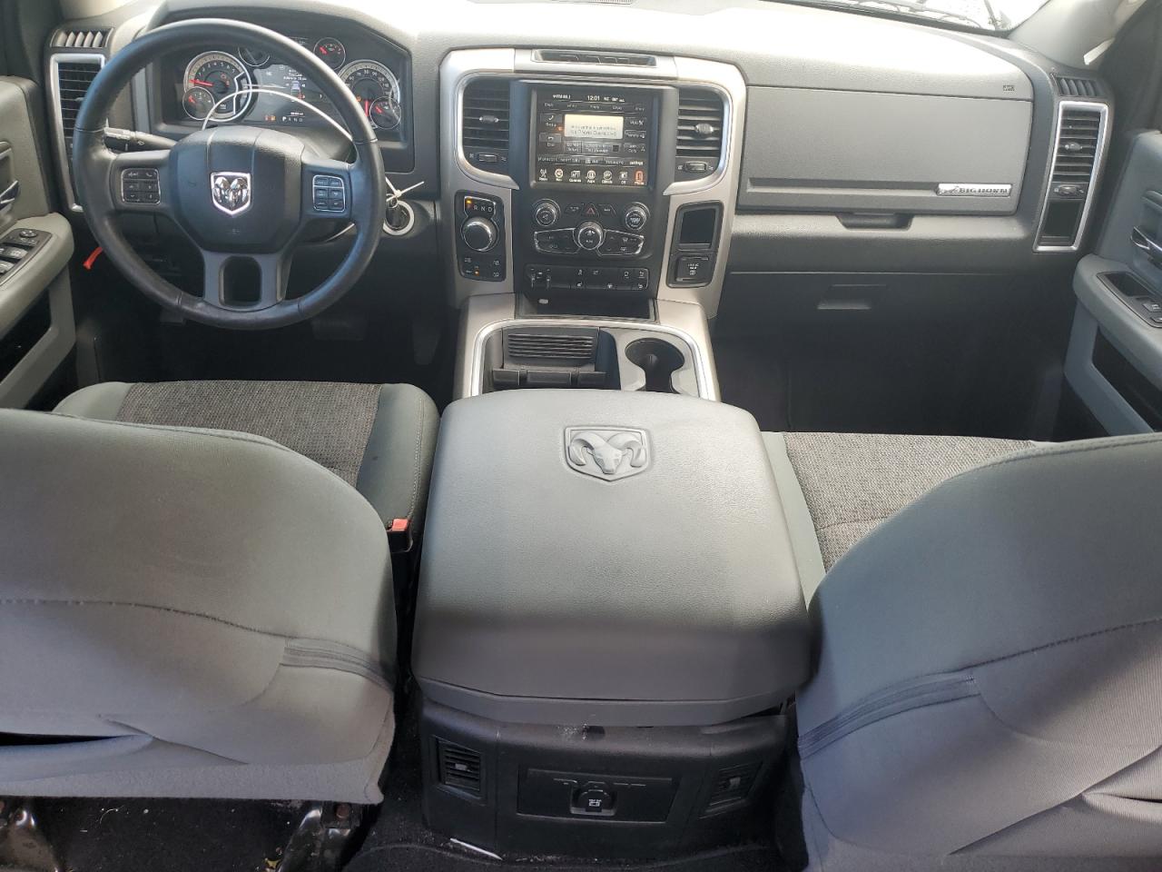 3C6RR7LT3HG637605 2017 Ram 1500 Slt