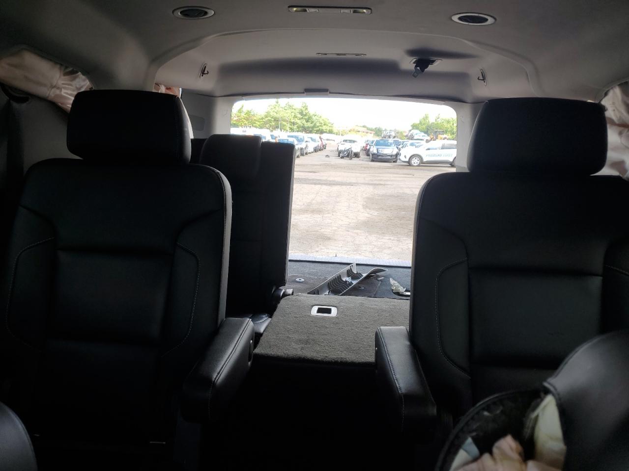 1GNSKHKC3KR111656 2019 Chevrolet Suburban K1500 Lt