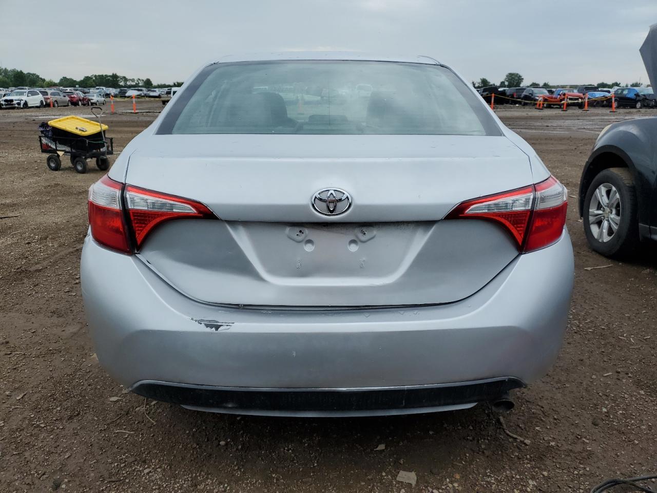 2015 Toyota Corolla L vin: 5YFBURHE6FP333884