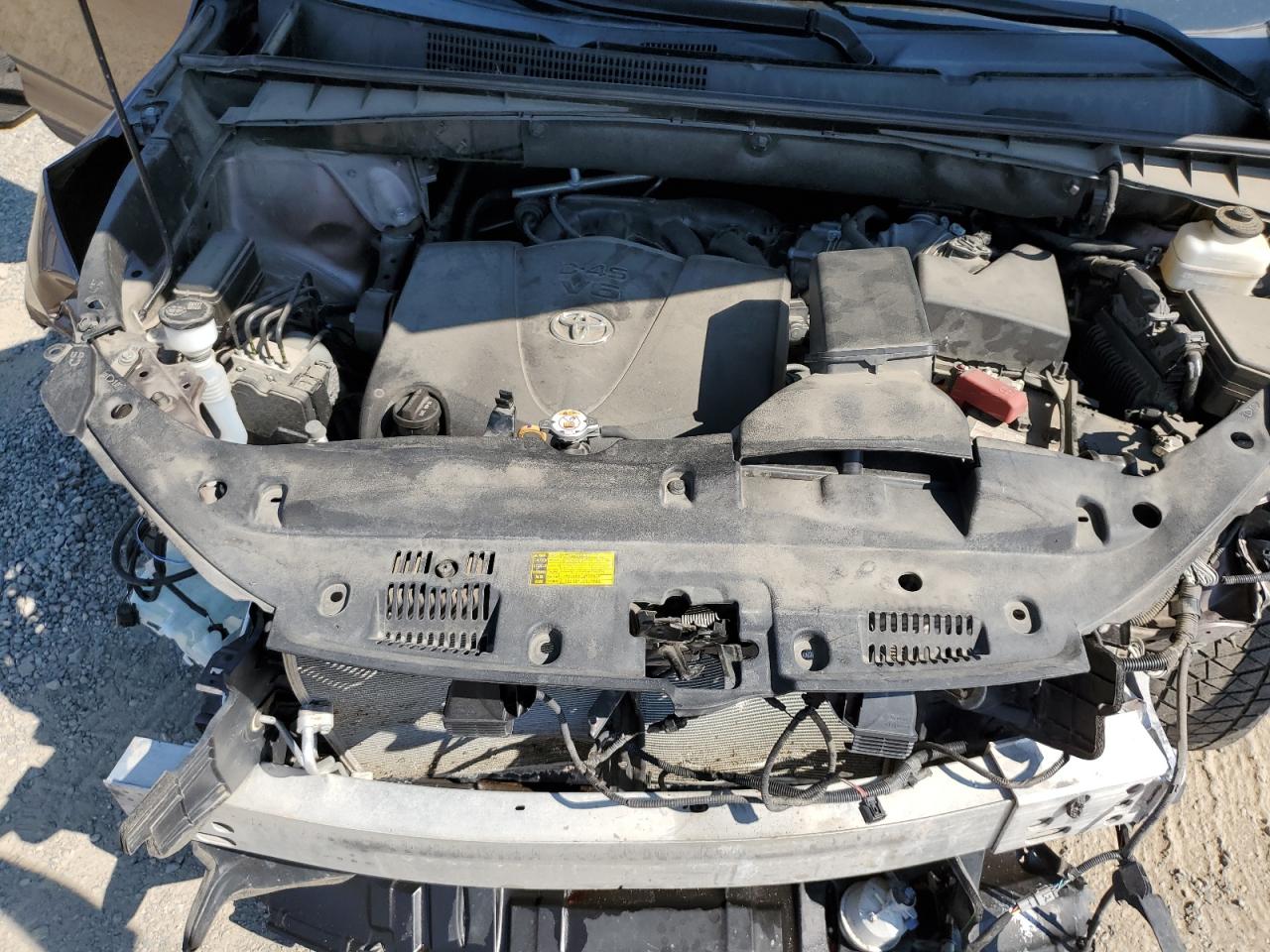 5TDBZRFH2JS912322 2018 Toyota Highlander Le