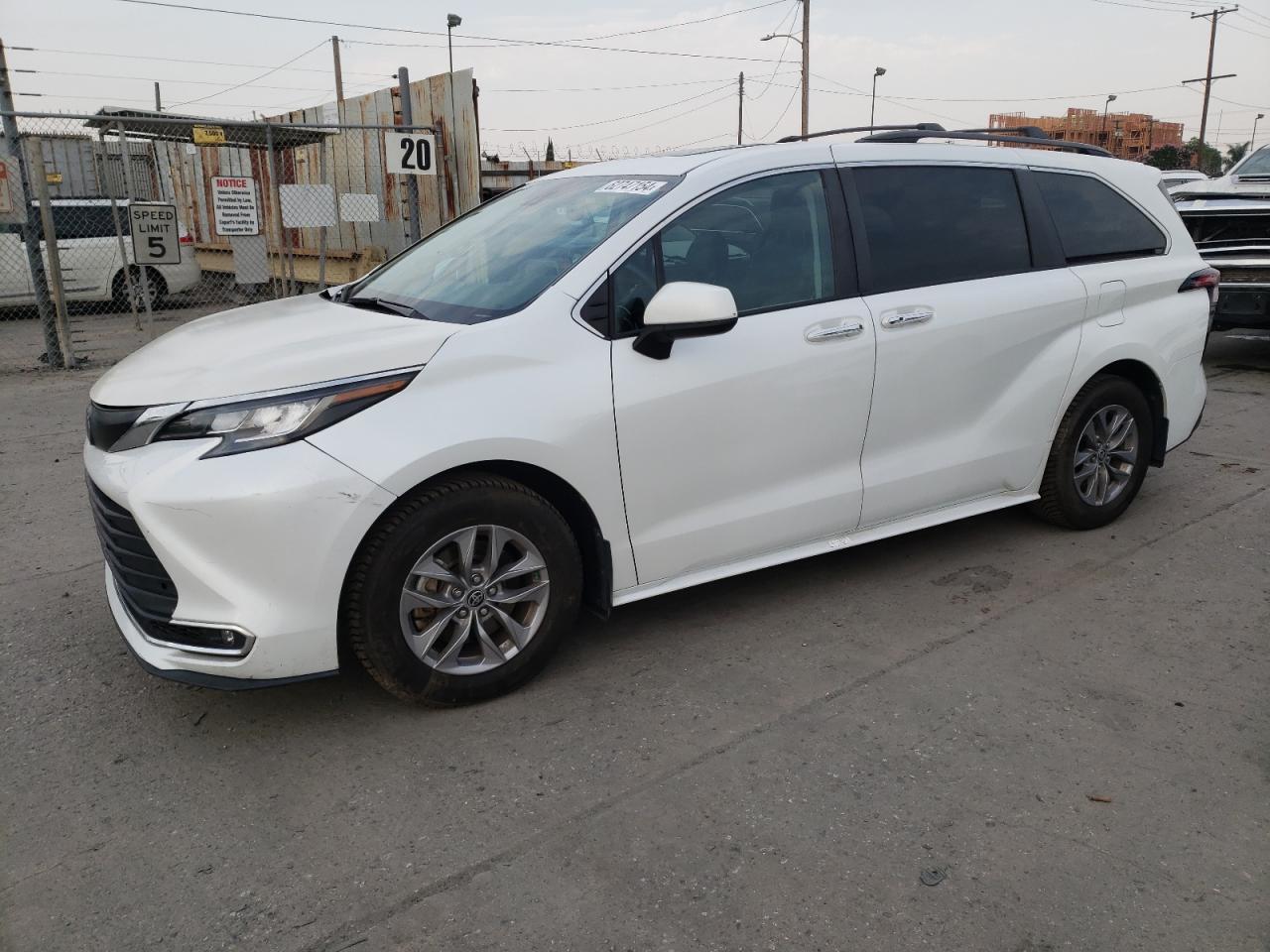 2022 Toyota Sienna Xle vin: 5TDJRKEC2NS100923