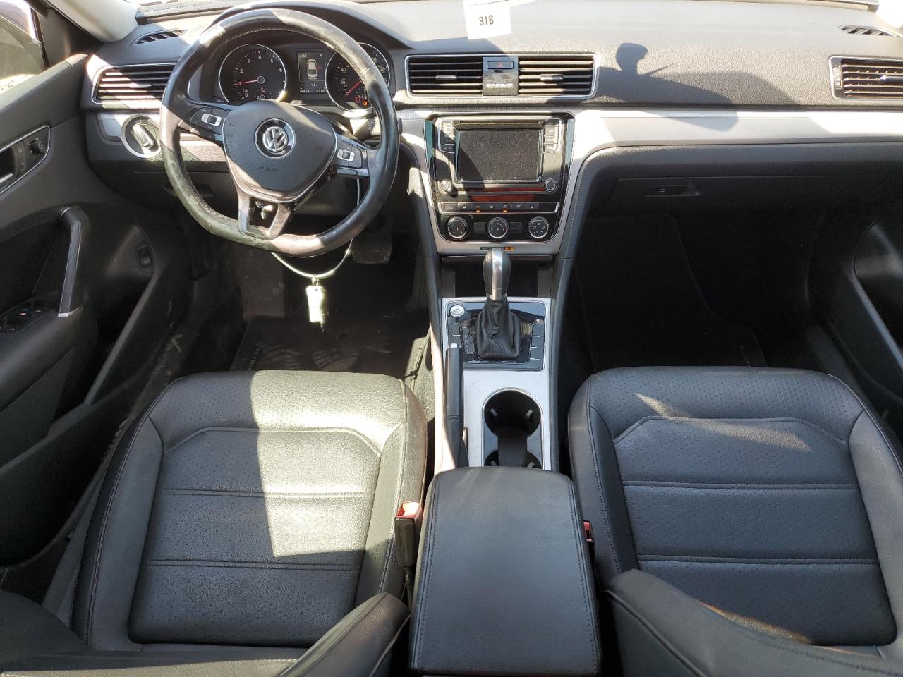 1VWLA7A33KC004960 2019 Volkswagen Passat Wolfsburg