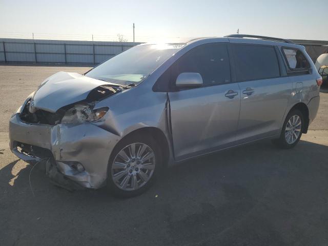 2017 TOYOTA SIENNA LE 2017