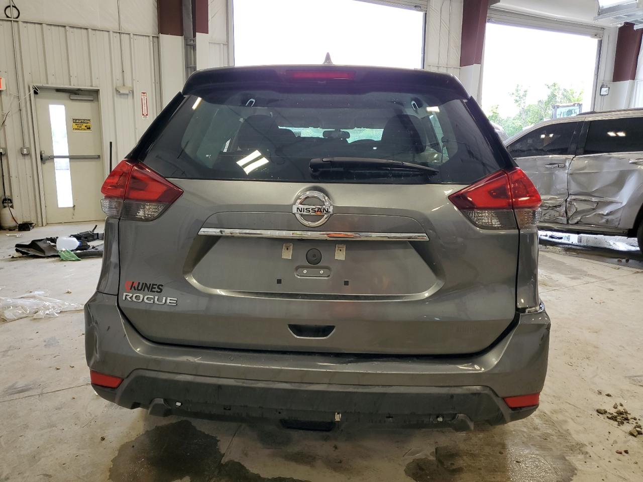 2018 Nissan Rogue S vin: 5N1AT2MT1JC721046