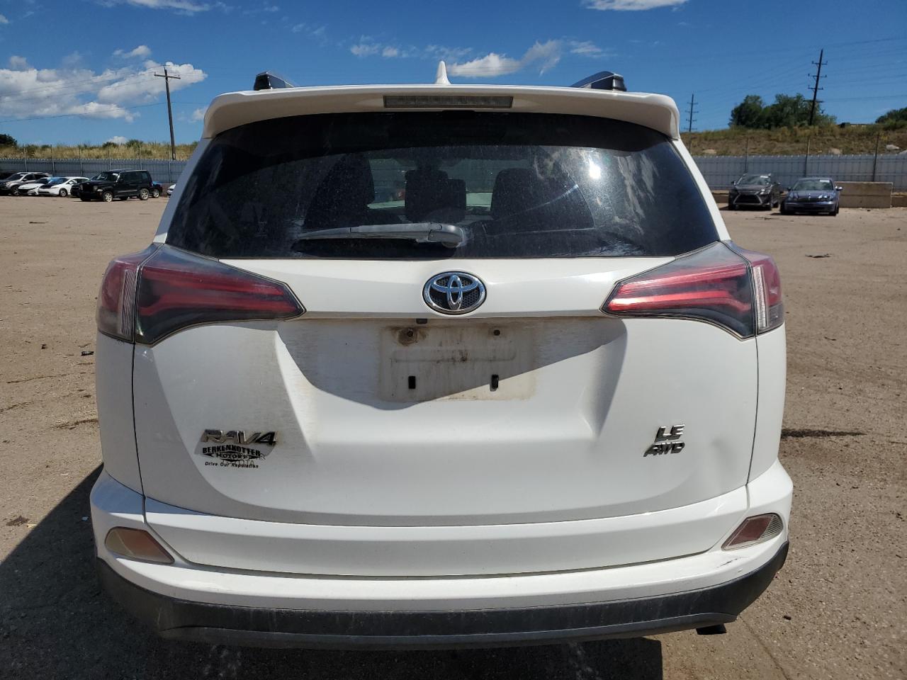 JTMBFREV1HJ704729 2017 Toyota Rav4 Le
