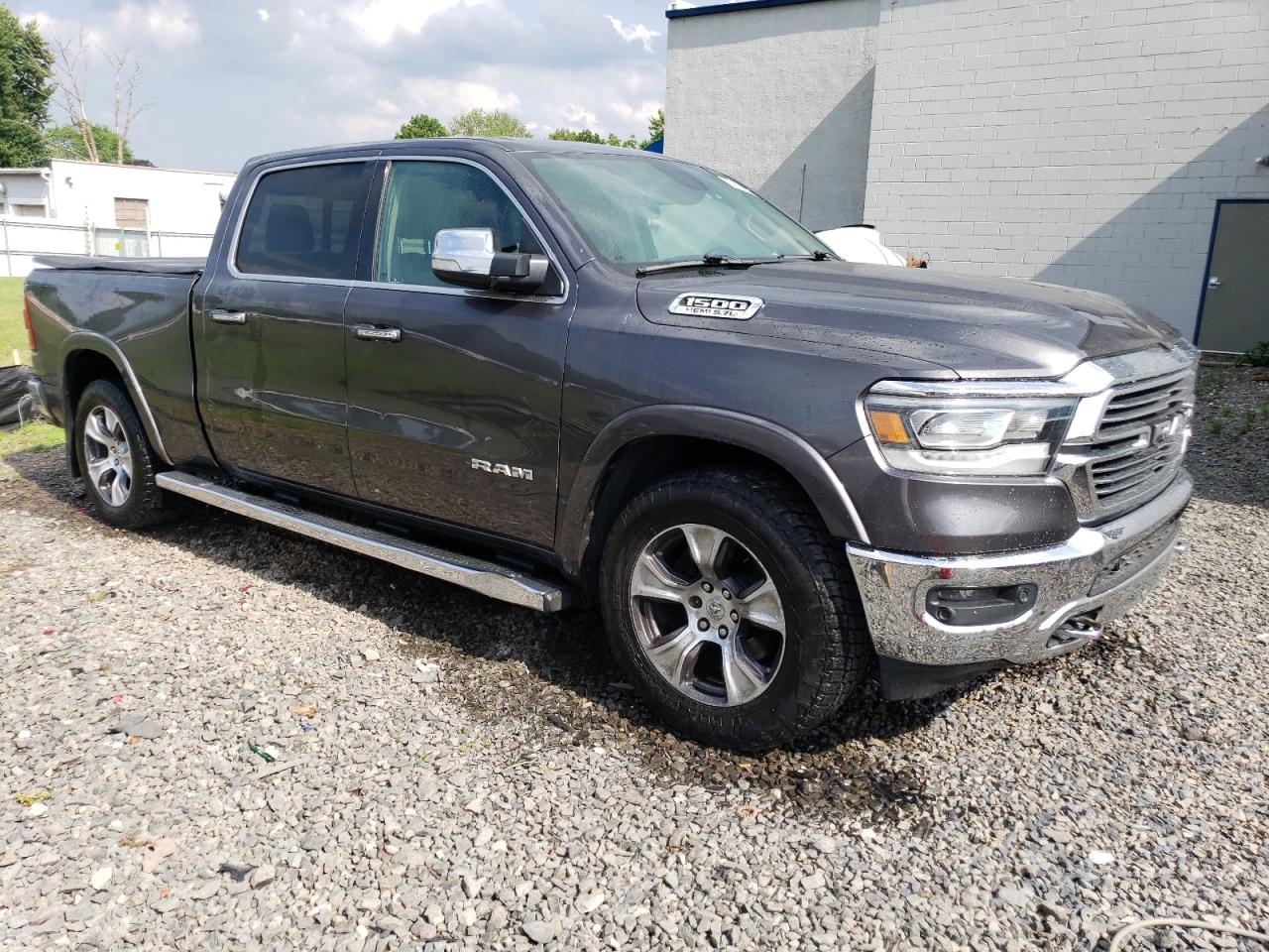 2019 Ram 1500 Laramie vin: 1C6SRFRT1KN637197