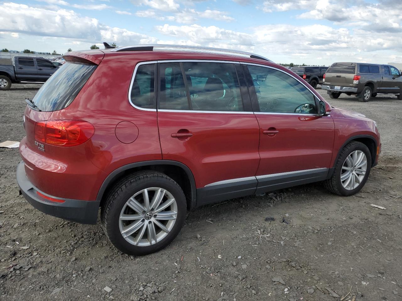 2012 Volkswagen Tiguan S vin: WVGBV7AX1CW087953