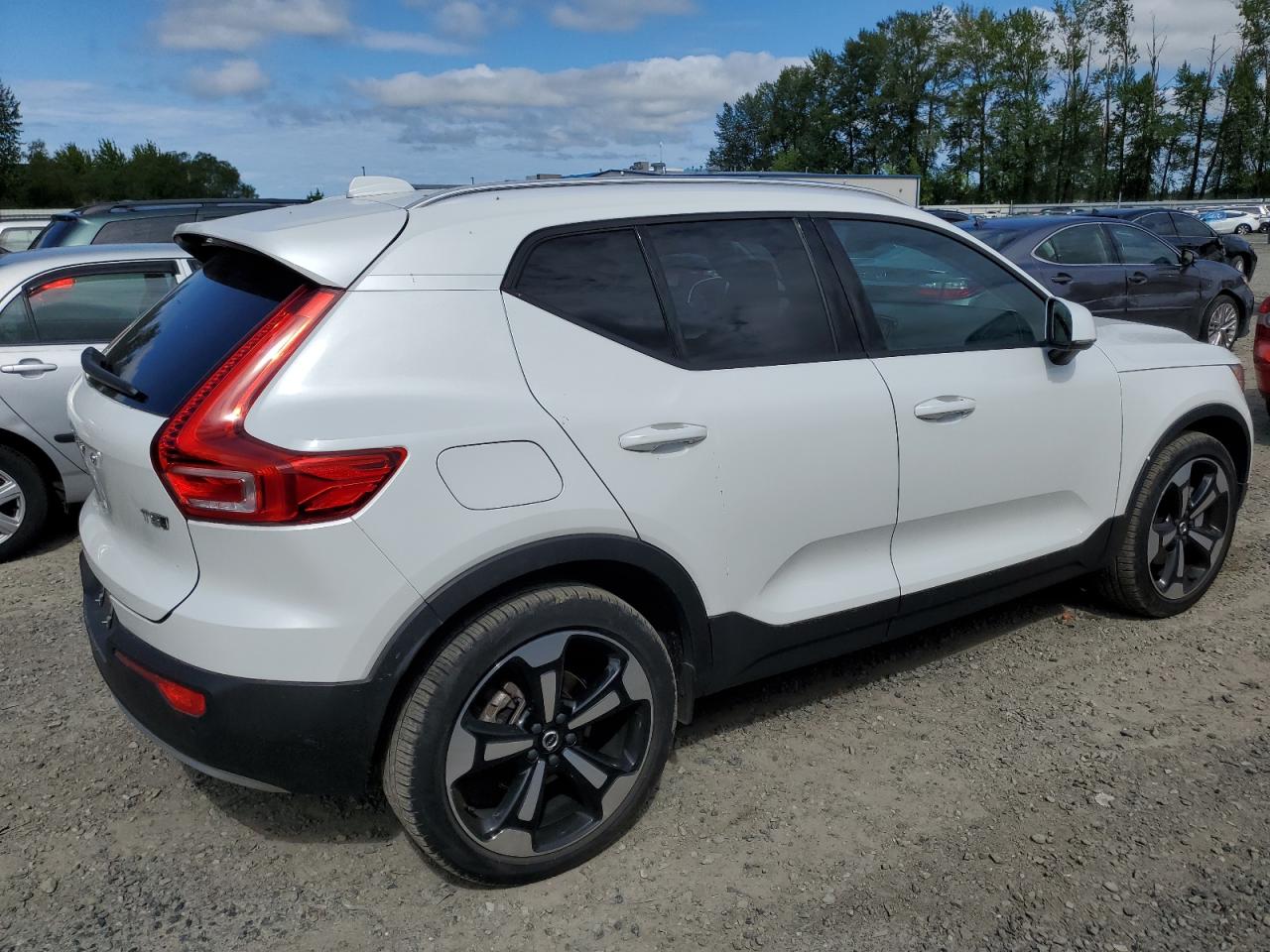 YV4162UK2N2720189 2022 Volvo Xc40 T5 Momentum