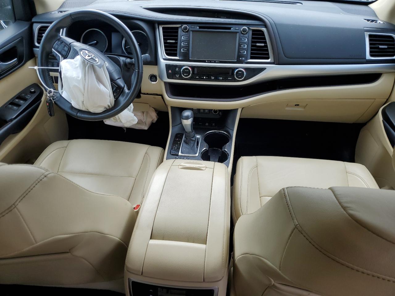 5TDJZRFH1JS545974 2018 Toyota Highlander Se