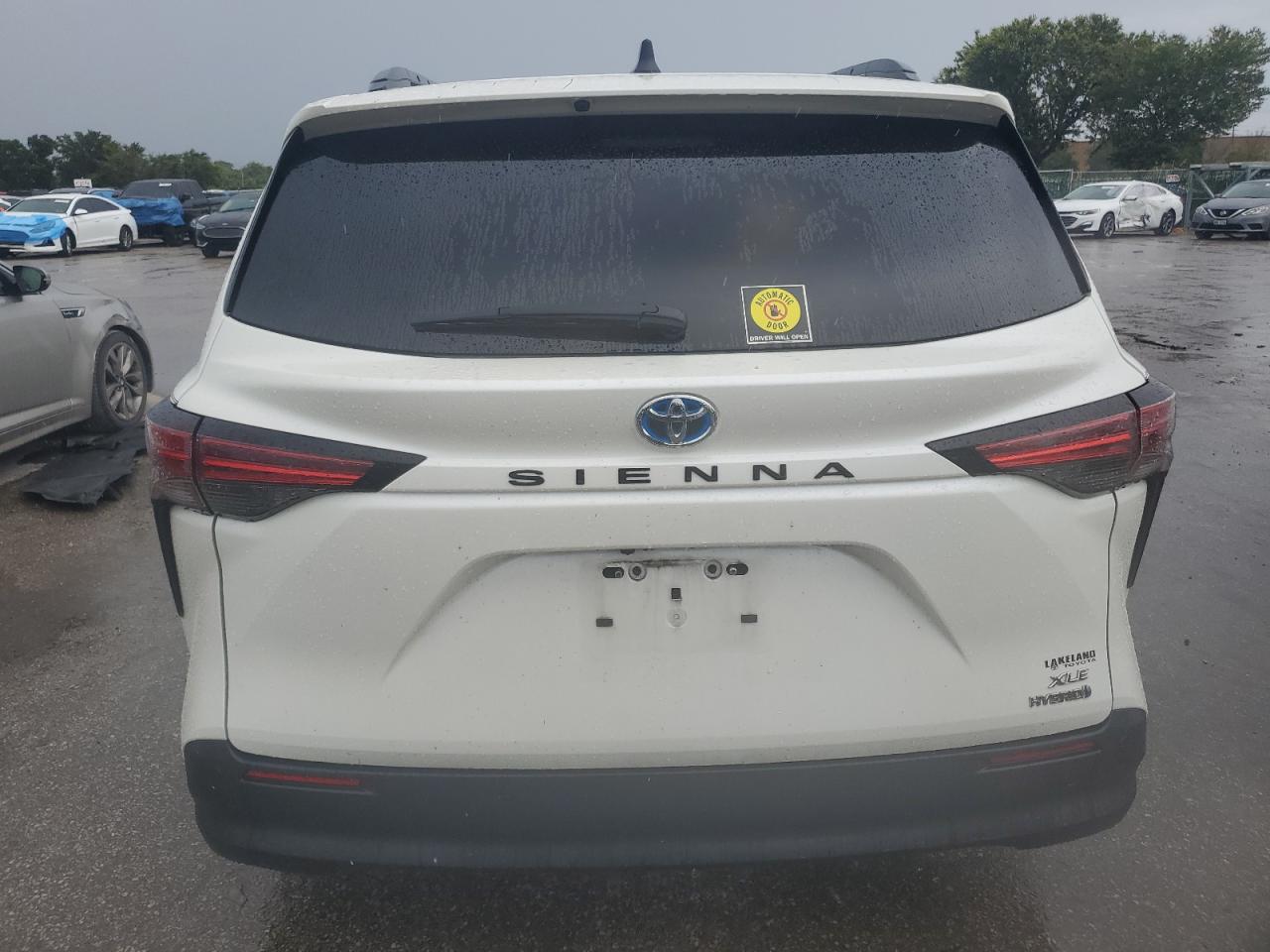 5TDYRKEC0MS062055 2021 Toyota Sienna Xle