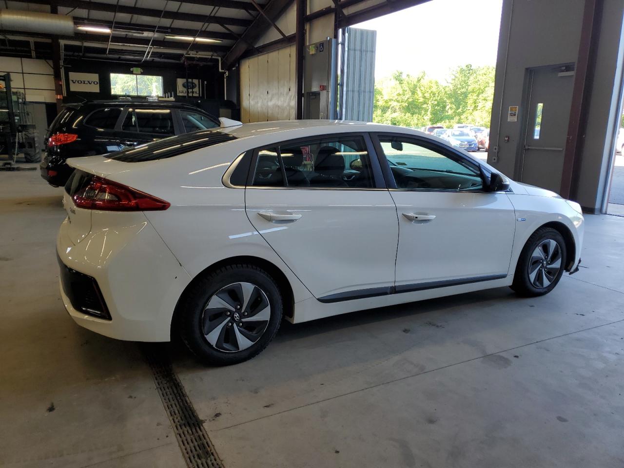 2018 Hyundai Ioniq Sel vin: KMHC75LC4JU067637