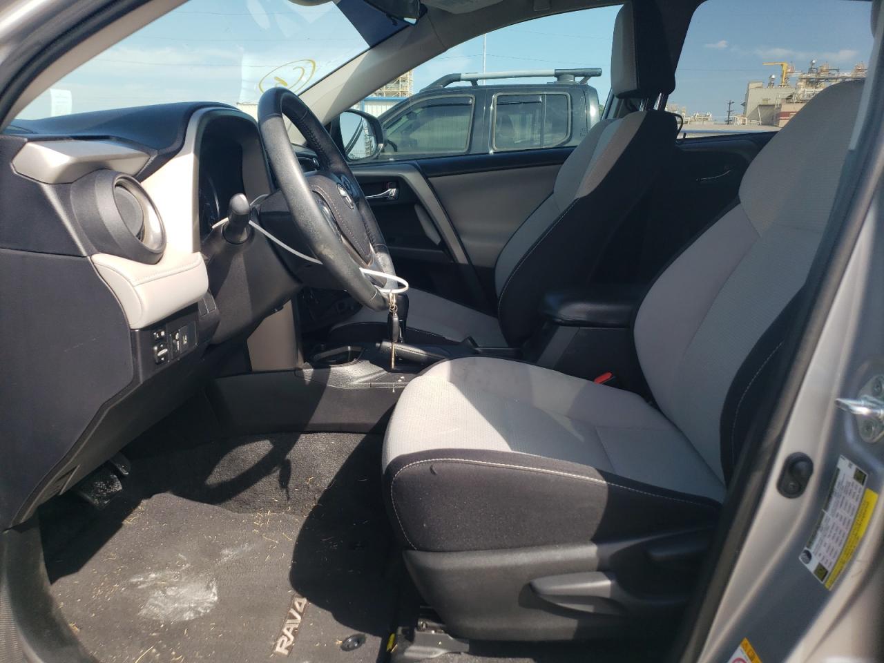 2T3WFREV5HW332587 2017 Toyota Rav4 Xle