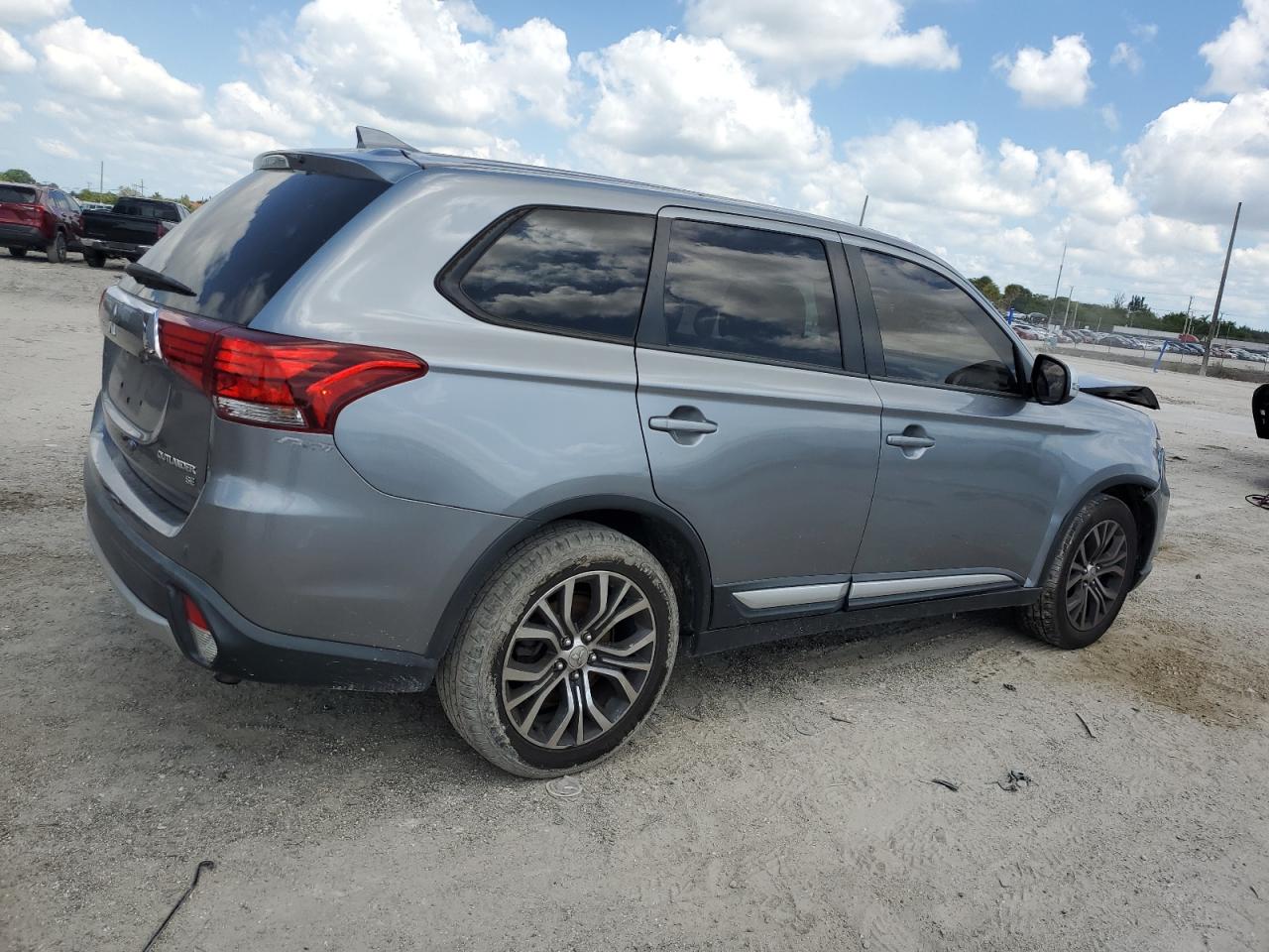 JA4AD3A33JZ000388 2018 Mitsubishi Outlander Se