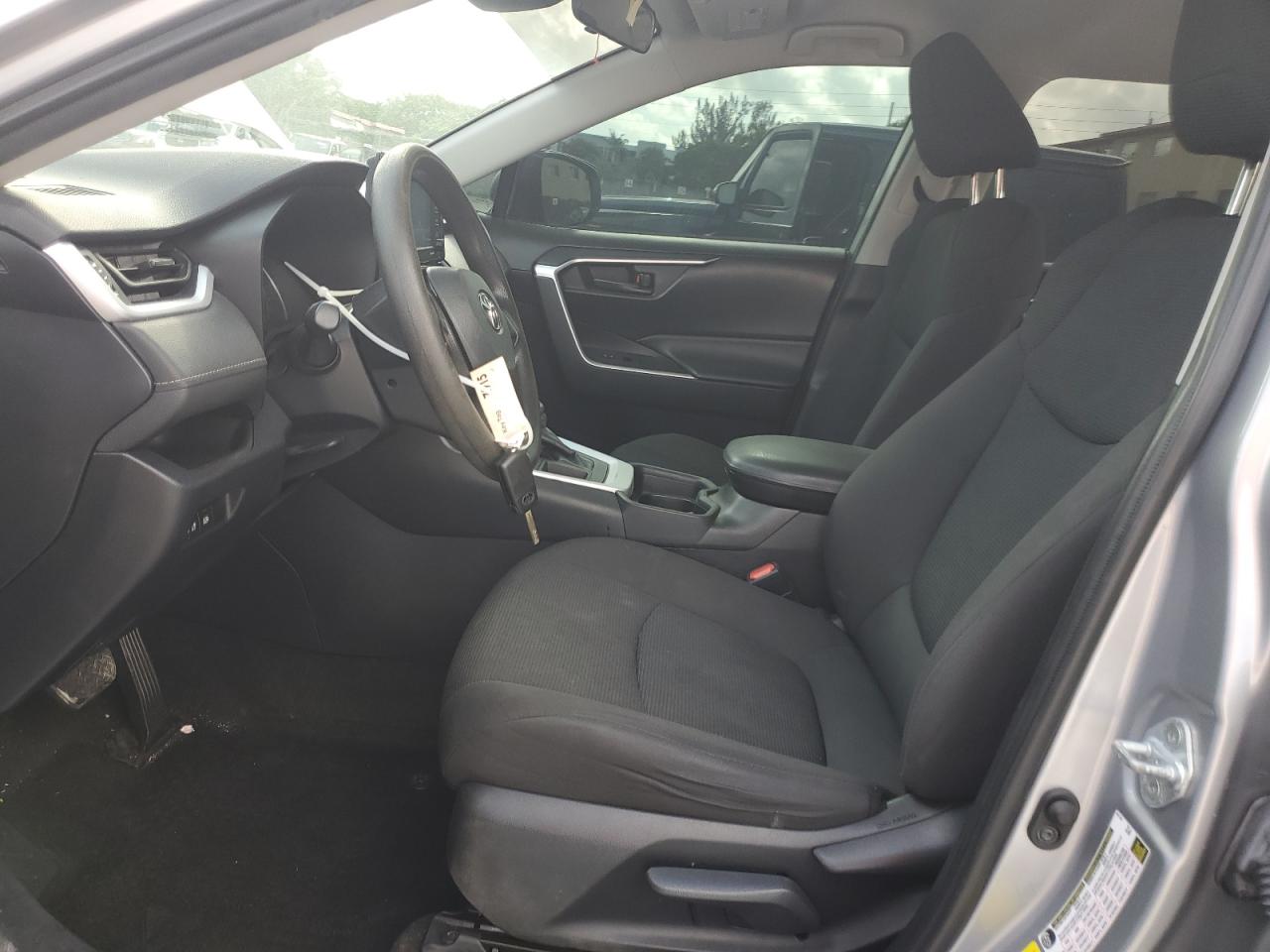 2T3H1RFV3MC115377 2021 Toyota Rav4 Le