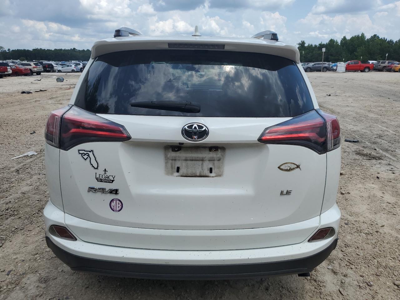 JTMZFREV2HJ137509 2017 Toyota Rav4 Le