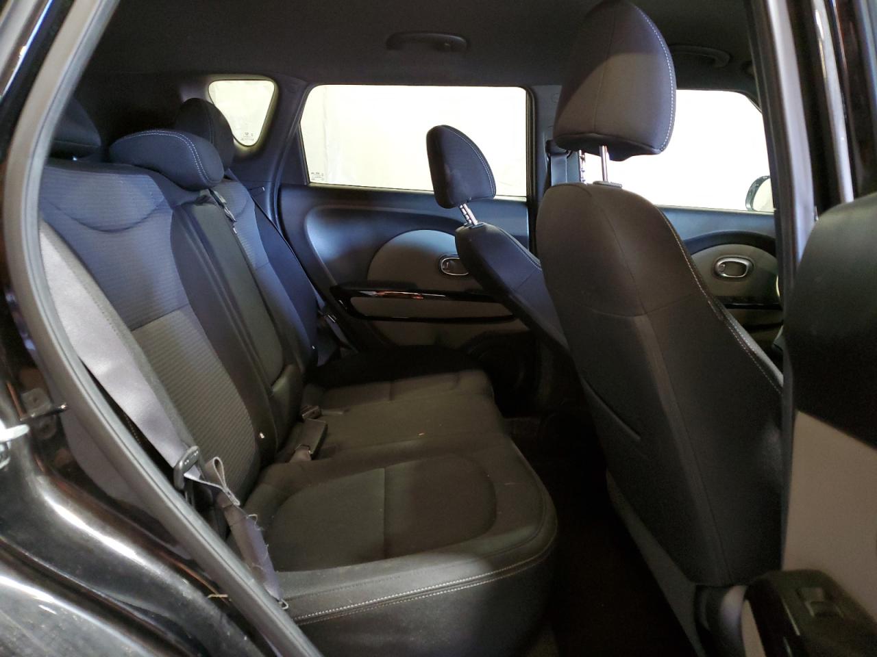 KNDJP3A54H7411318 2017 Kia Soul +