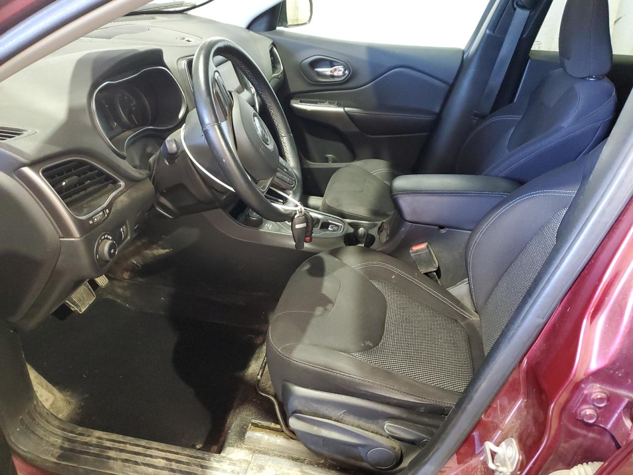 1C4PJMCX5KD351056 2019 Jeep Cherokee Latitude