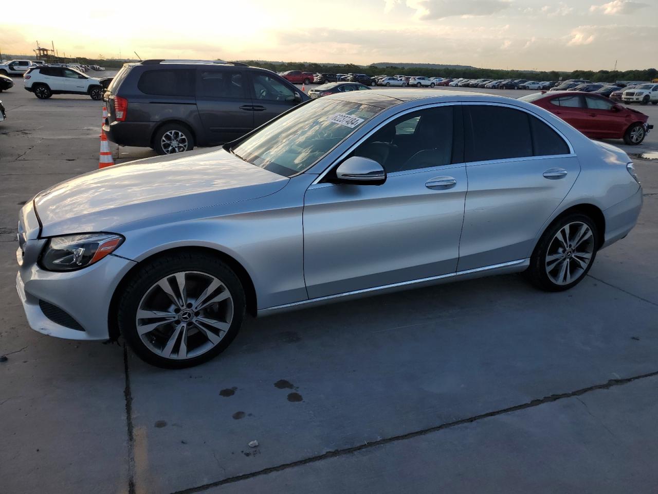 2018 Mercedes-Benz C 300 4Matic vin: 55SWF4KB7JU236189