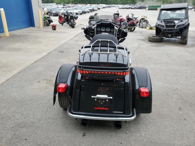 2018 HARLEY-DAVIDSON FLHTCUTG T 1HD1MAD19JB858508