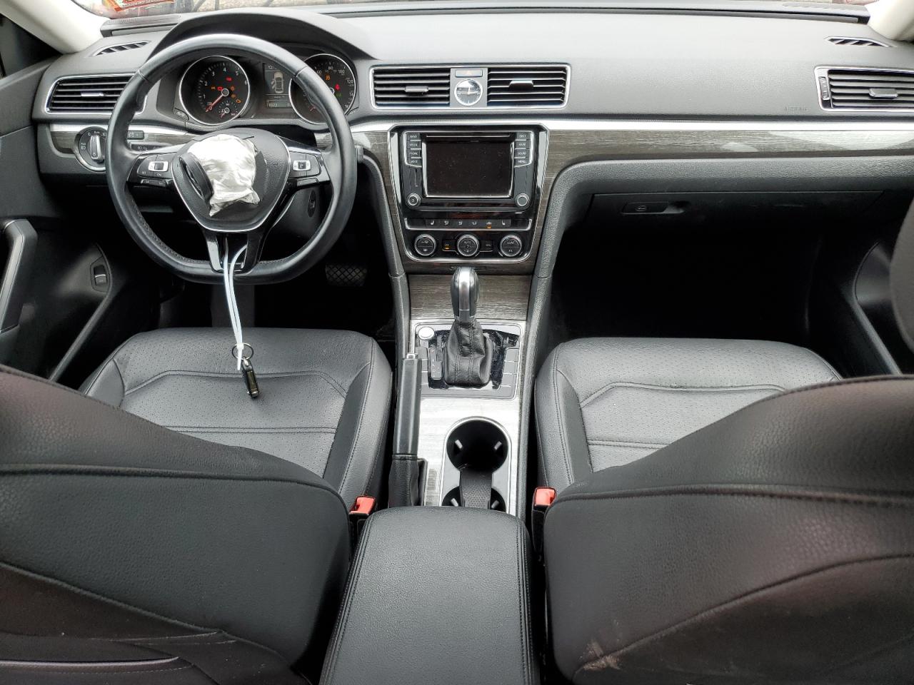 1VWBT7A34HC004030 2017 Volkswagen Passat Se