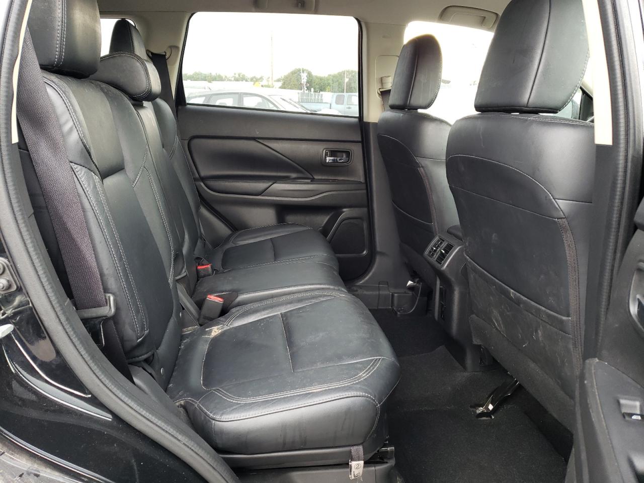 JA4AZ3A37LZ038419 2020 Mitsubishi Outlander Se