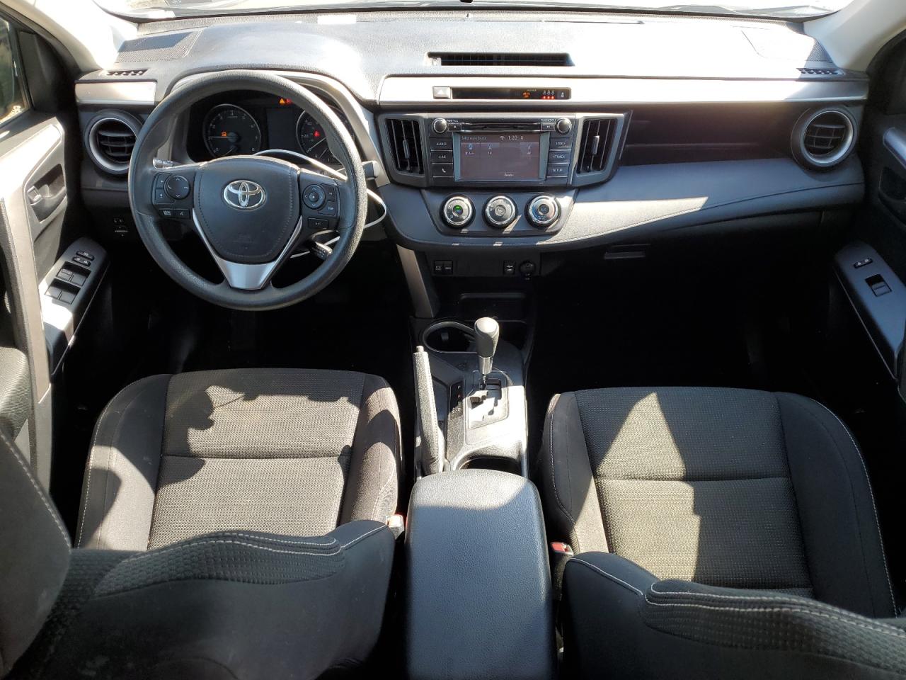 2018 Toyota Rav4 Le vin: JTMBFREV8JJ740357