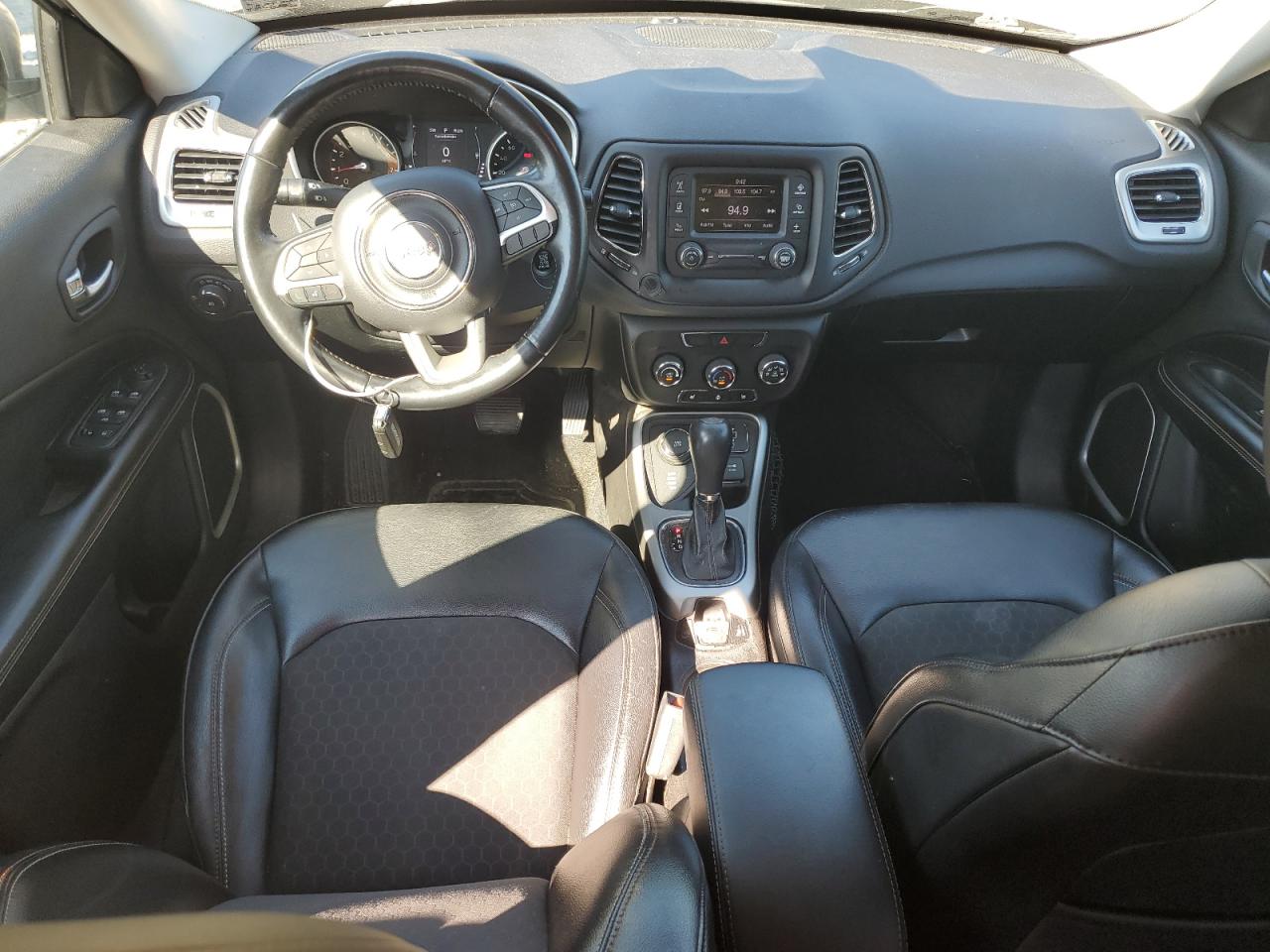 3C4NJDBB6JT135013 2018 Jeep Compass Latitude