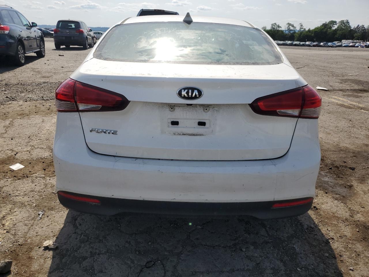 3KPFL4A72JE210886 2018 Kia Forte Lx