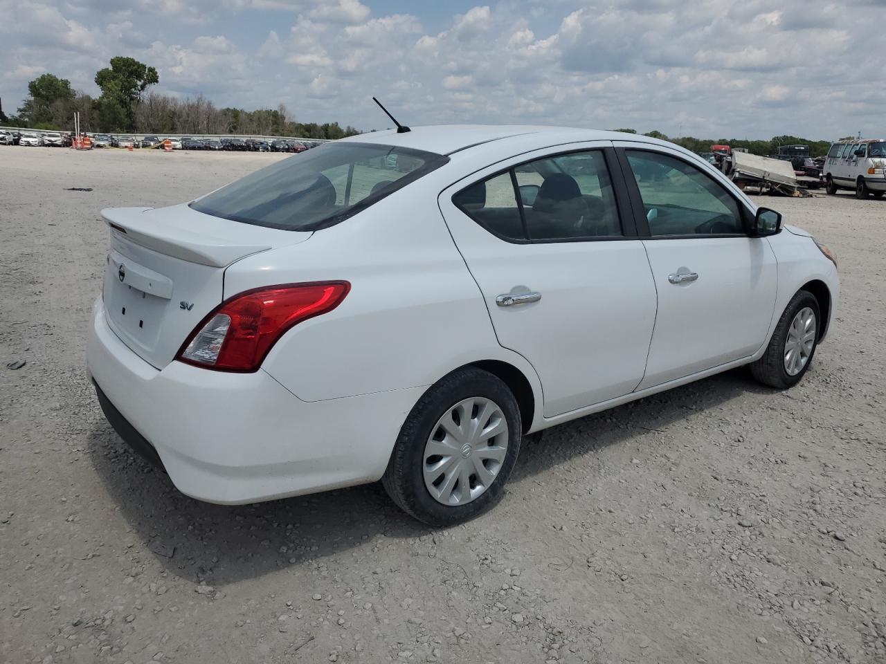 Lot #2996601667 2019 NISSAN VERSA S